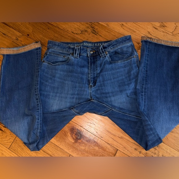 NWOT Duluth Trading Co. Men's
Ballroom Double Flex jeans Rain Medium Wash 33x34 - Picture 11 of 16